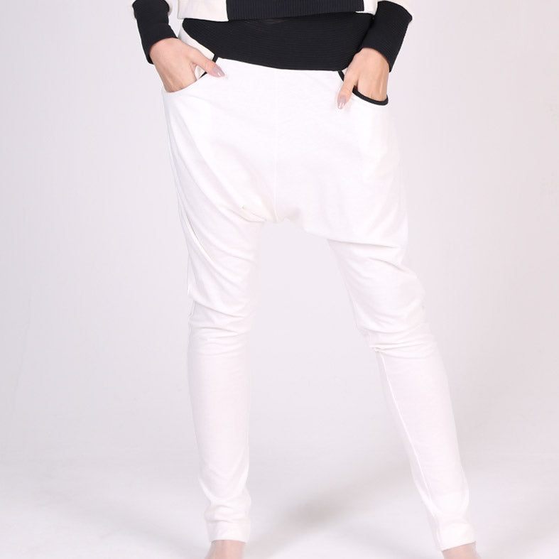 Pantalon ample à l'entrejambe en jersey de coton bio avec poches en contraste