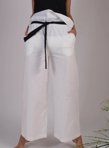 Pantalon large en satin de coton bio avec une taille en voile et une ceinture contrastée